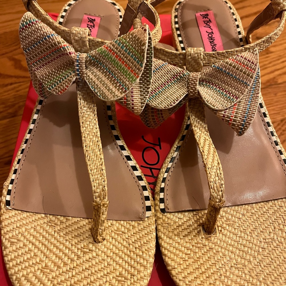 BETSY JOHNSON - FLAT TAN RAINBOW SANDALS NEVER WORN
